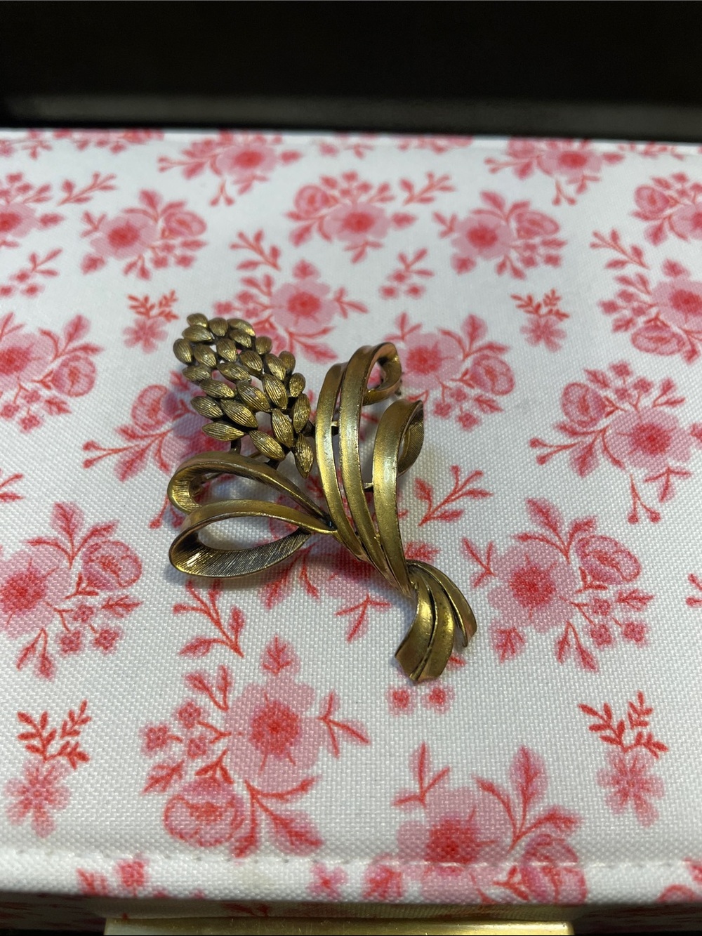 Vintage-Inspired Wheat Sheaf Brooch in Antique Gold